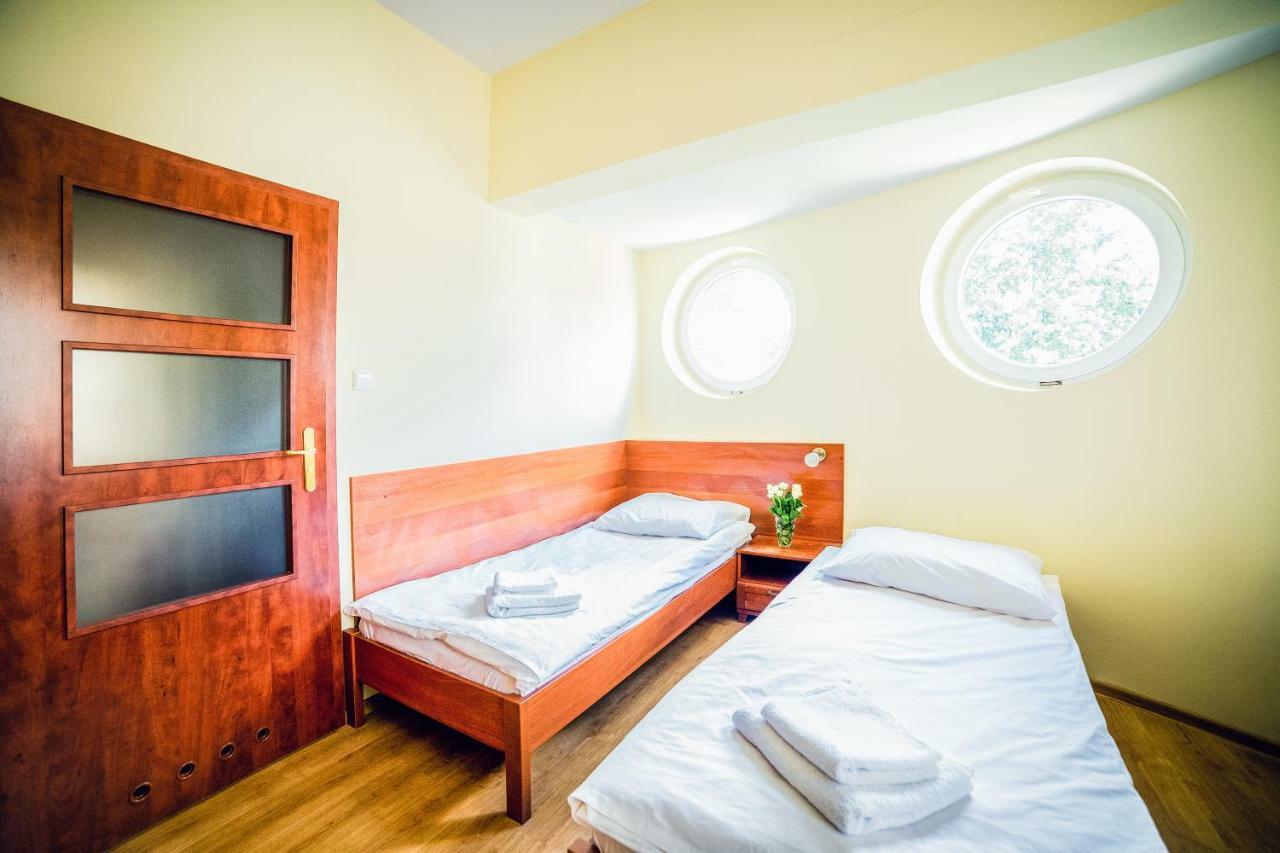 Hotel Hellada Келце Екстериор снимка