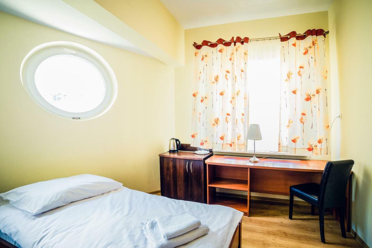 Hotel Hellada Келце Екстериор снимка