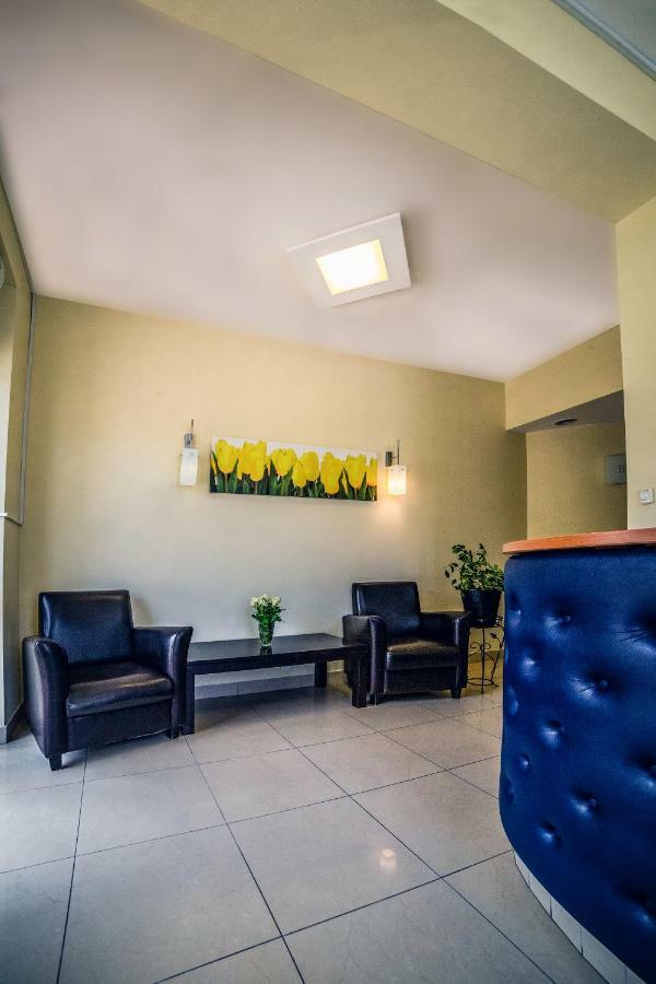 Hotel Hellada Келце Екстериор снимка