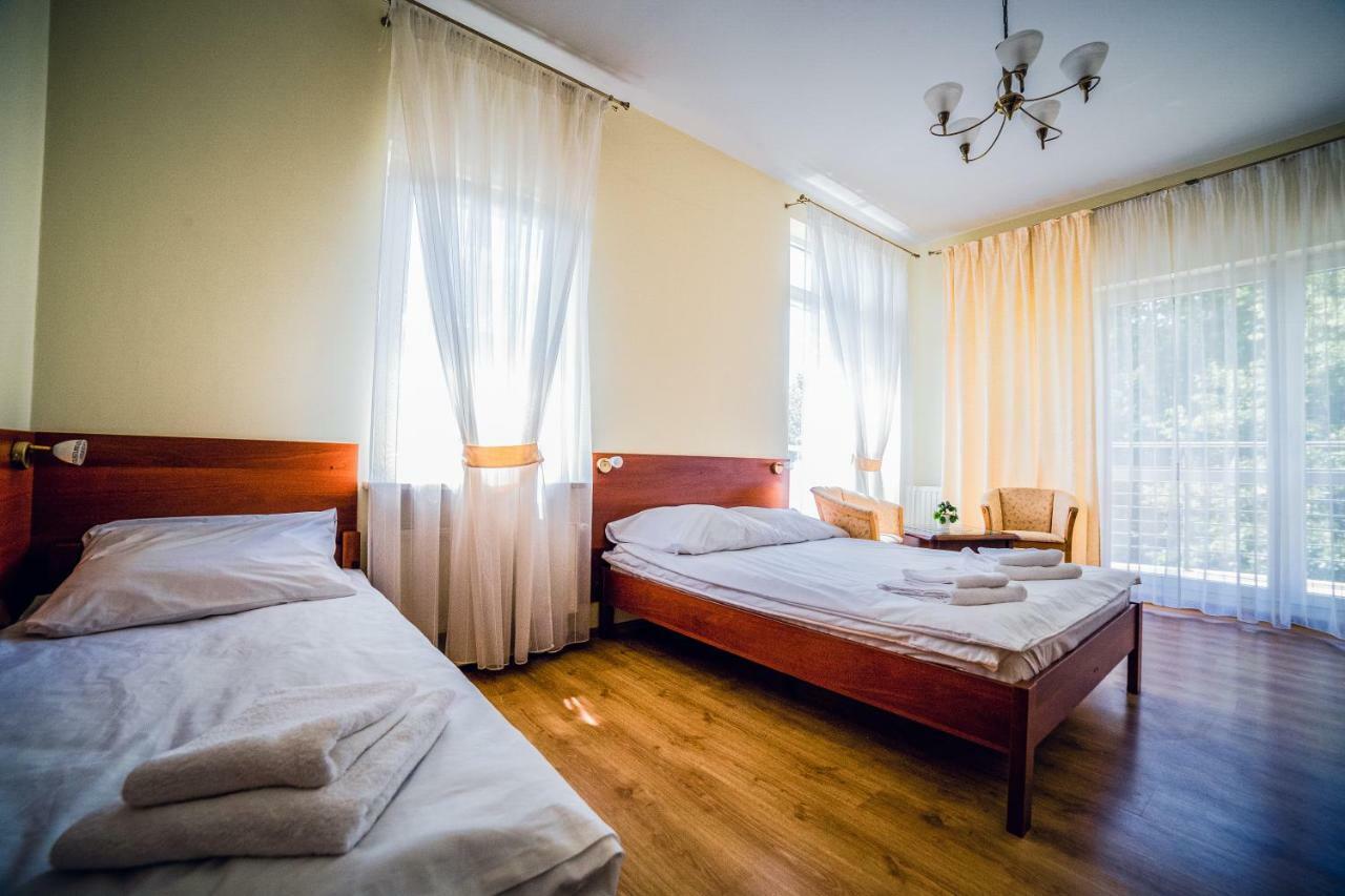 Hotel Hellada Келце Екстериор снимка