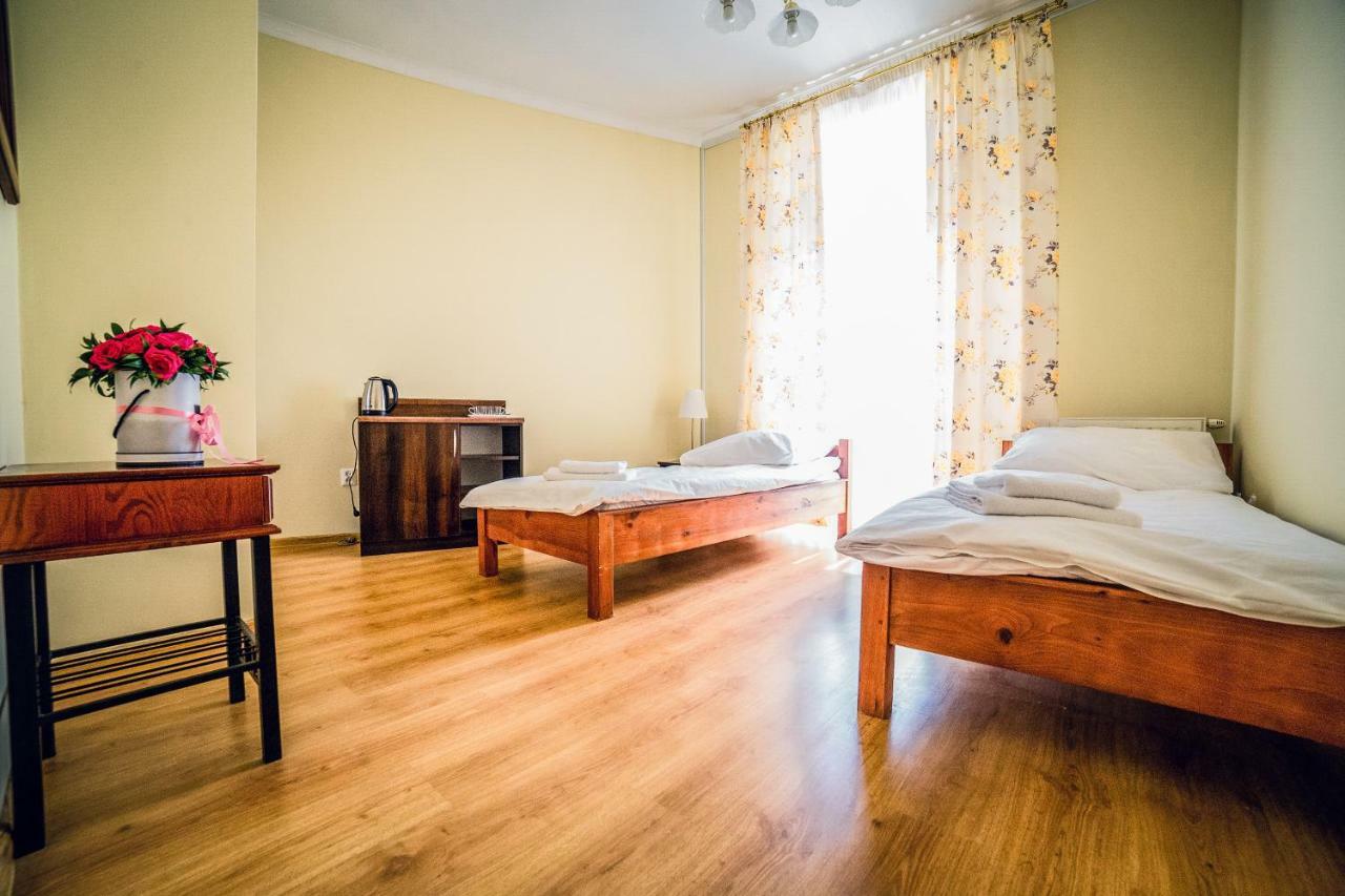 Hotel Hellada Келце Екстериор снимка