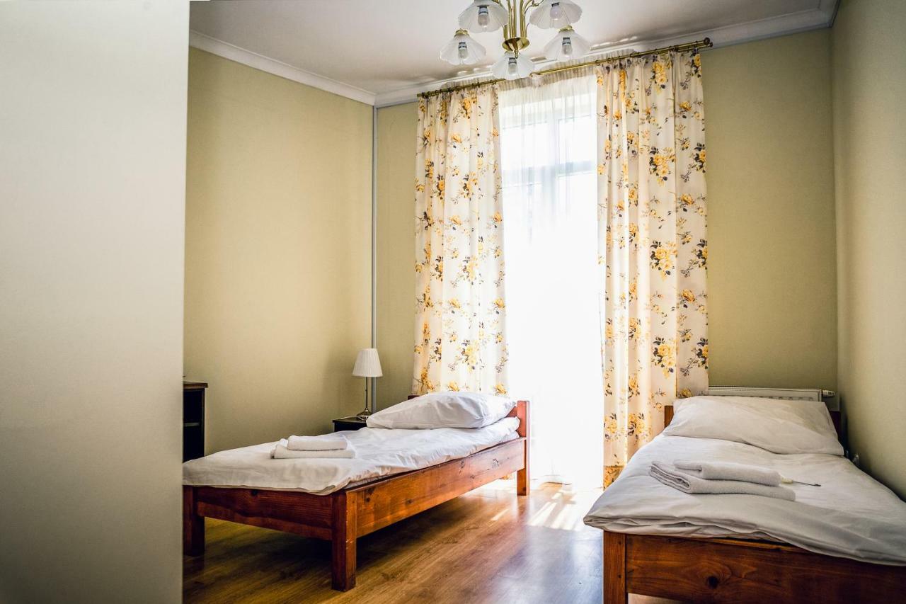 Hotel Hellada Келце Екстериор снимка