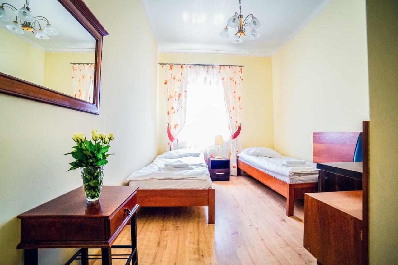 Hotel Hellada Келце Екстериор снимка