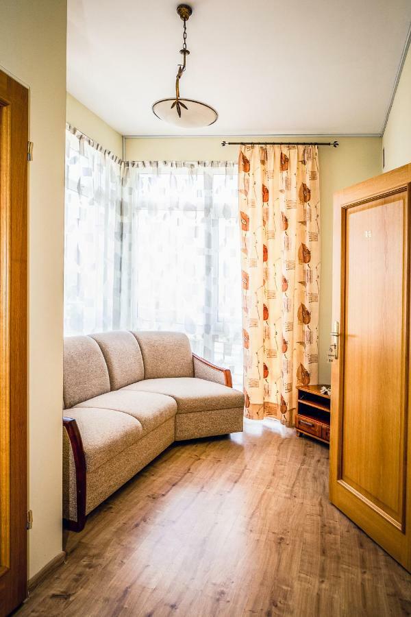Hotel Hellada Келце Екстериор снимка