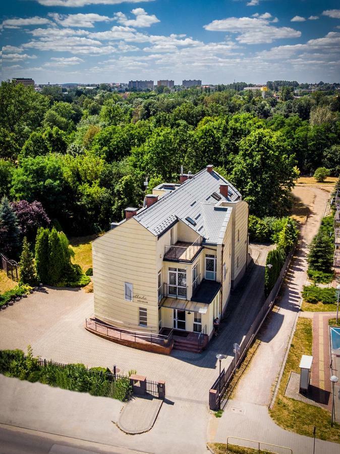 Hotel Hellada Келце Екстериор снимка